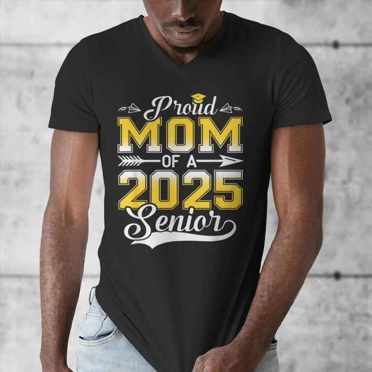 Proud Mom Of a 2025 Senior Graduate Graduation Men's V-Neck T-Shirt