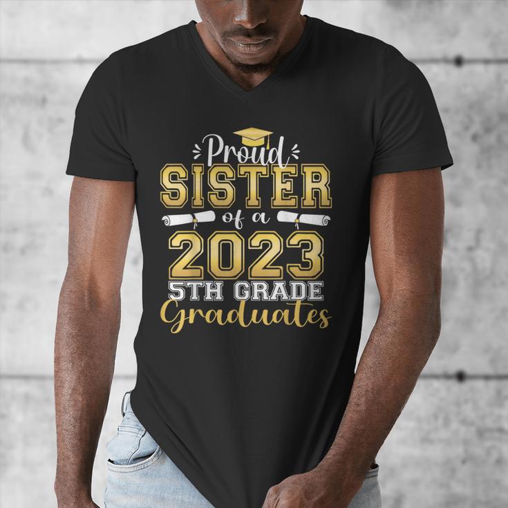 Proud Sister Of 5th Grade Graduate 2023 Family Graduation Men's V-Neck T-Shirt