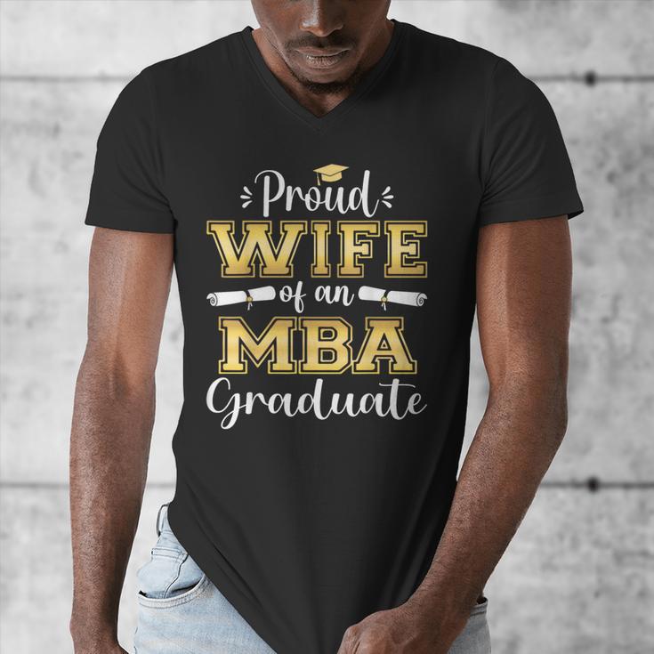 Proud Wife Of 2023 Class MBA Graduate Family Graduation Men's V-Neck T-Shirt