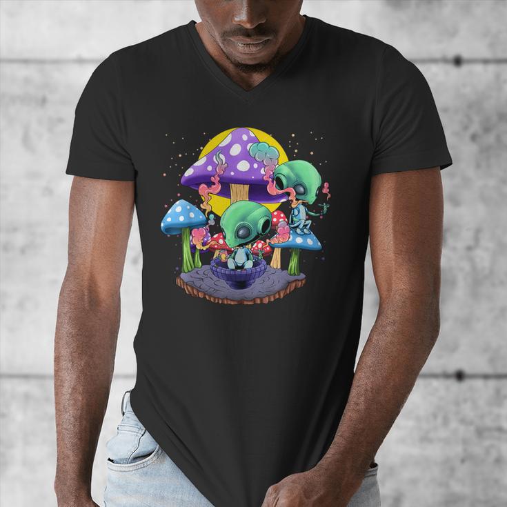 Psychedelic Alien Mushroom Nostalgia Groovy Vibe Hippie Men's V-Neck T-Shirt