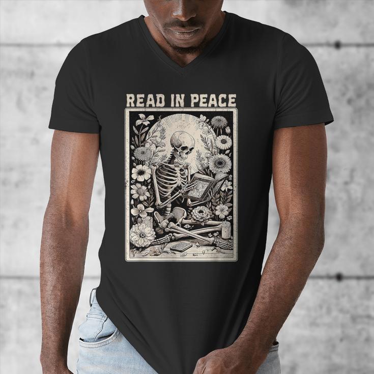 Read In Peace Skeleton Book Lover Bookworm Book Men's V-Neck T-Shirt
