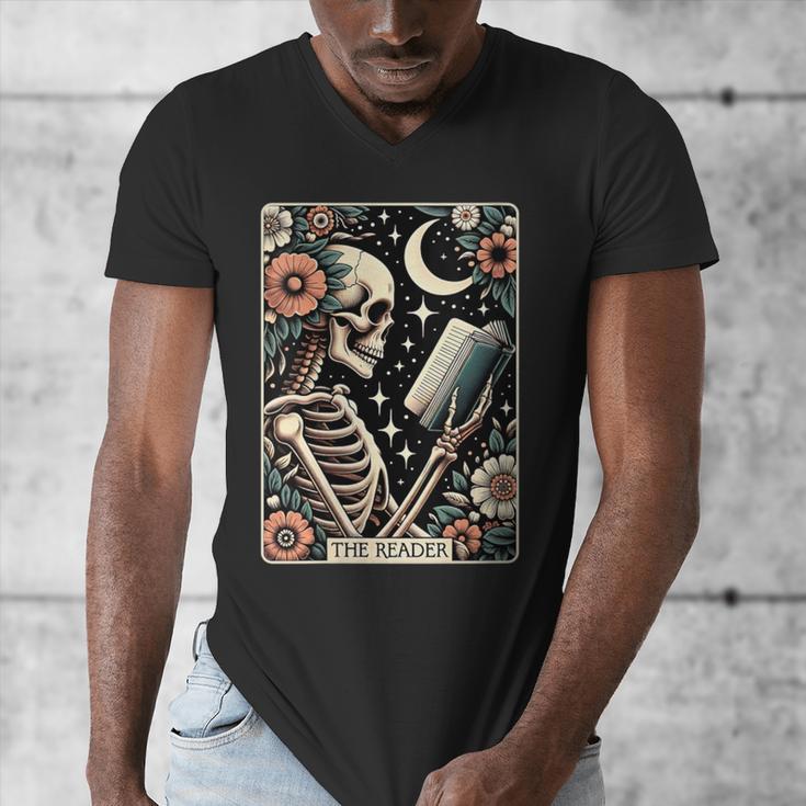 The Reader Tarot Card Skeleton Reading Book Bookworm Bookish Men's V-Neck T-Shirt