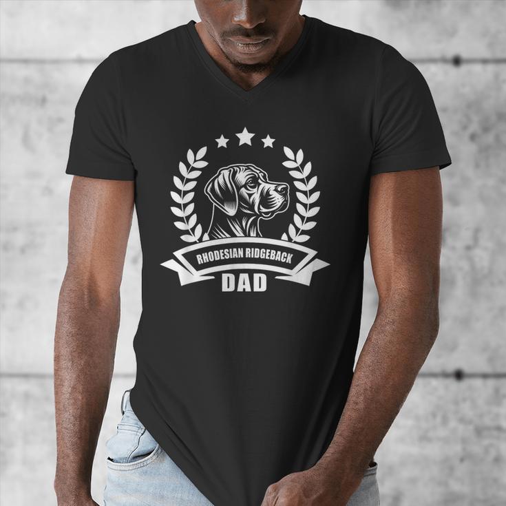 Rhodesian Ridgeback Dad With Banner And Ear Wreath Men's V-Neck T-Shirt