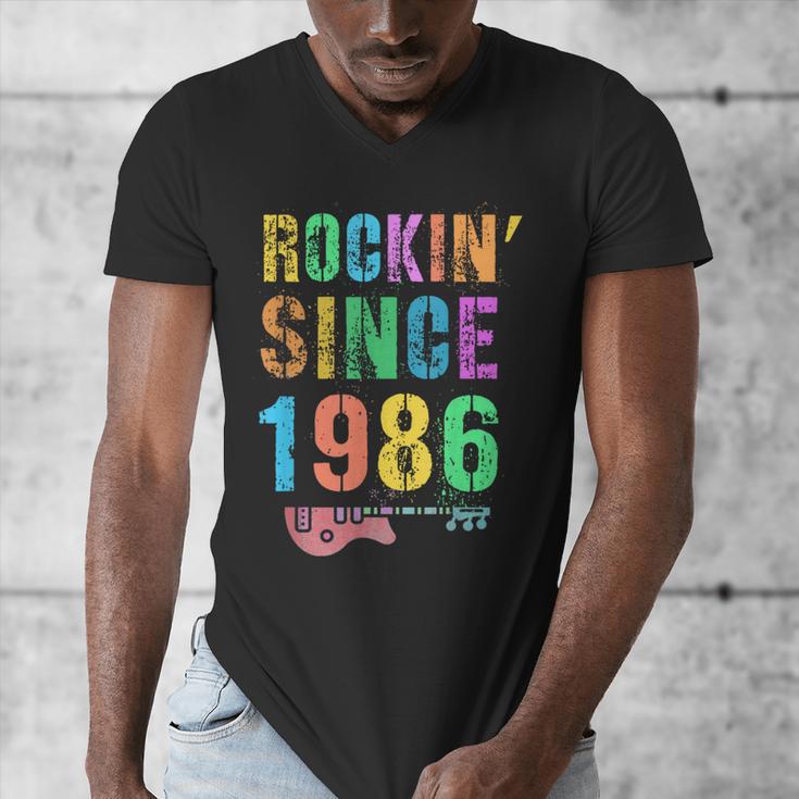 Rockin' Since 1986 Vintage Rockstar 40th Birthday Mom Dad 40 Men's V-Neck T-Shirt