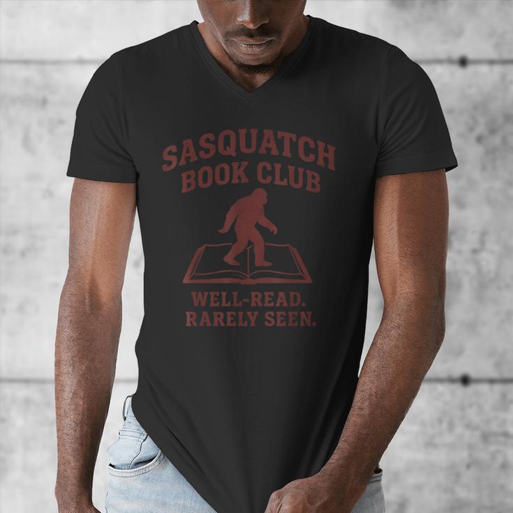 Sasquatch Book Club Bigfoot Reading Cryptid Vintage Men's V-Neck T-Shirt Sasquatch Book Club Bigfoot Reading Cryptid Vintage Men's V-Neck T-Shirt