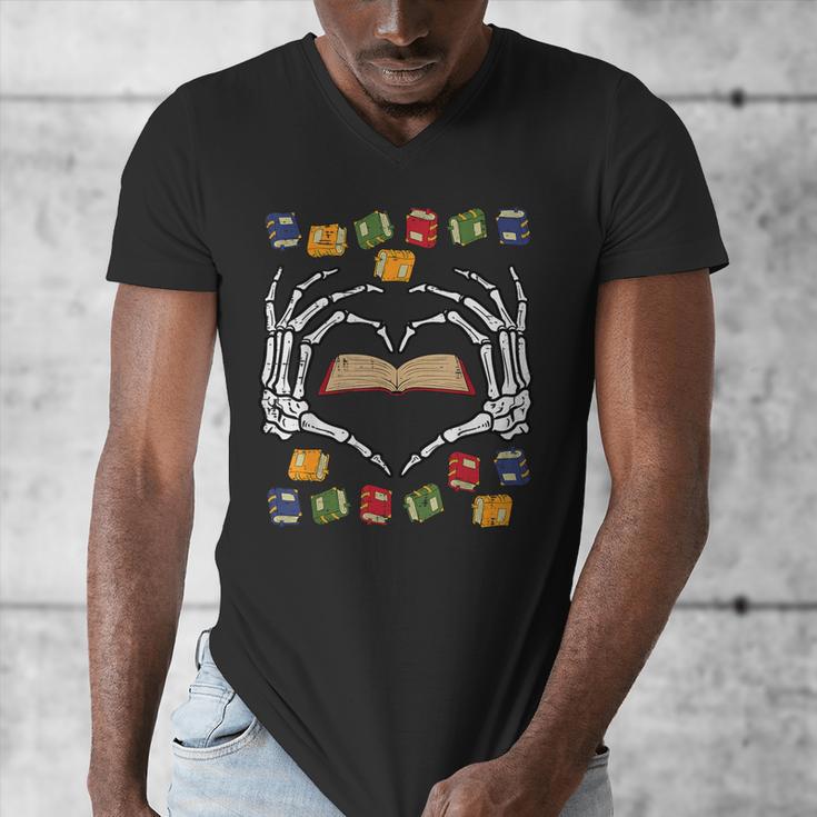 Skeleton Heart Read Reading Book Librarian Halloween Women Men's V-Neck T-Shirt
