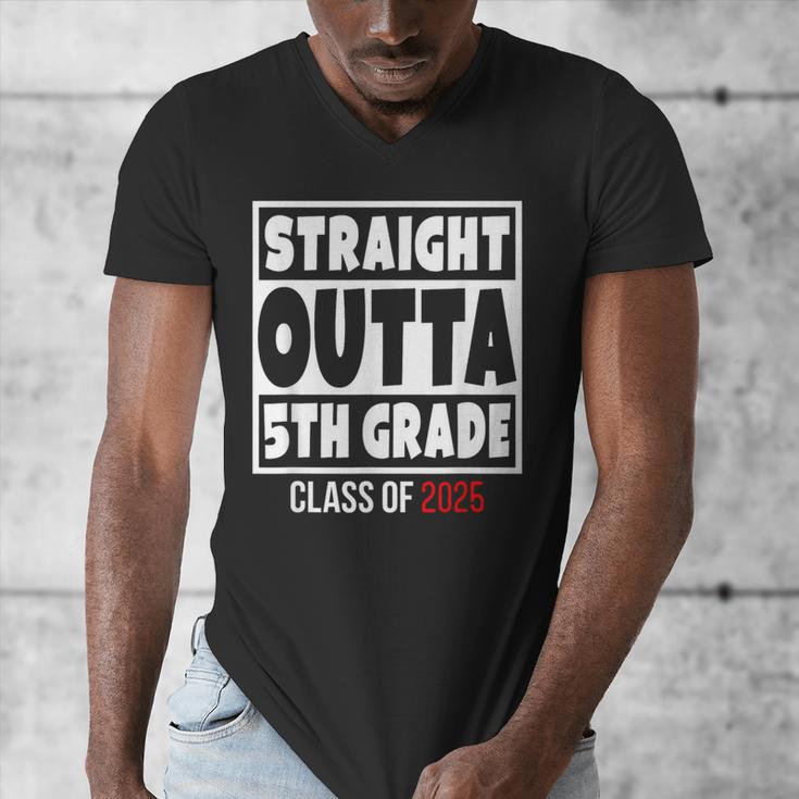 Straight Outta 5th Grade Class Of 2025 Shirt Graduation Men's V-Neck T-Shirt