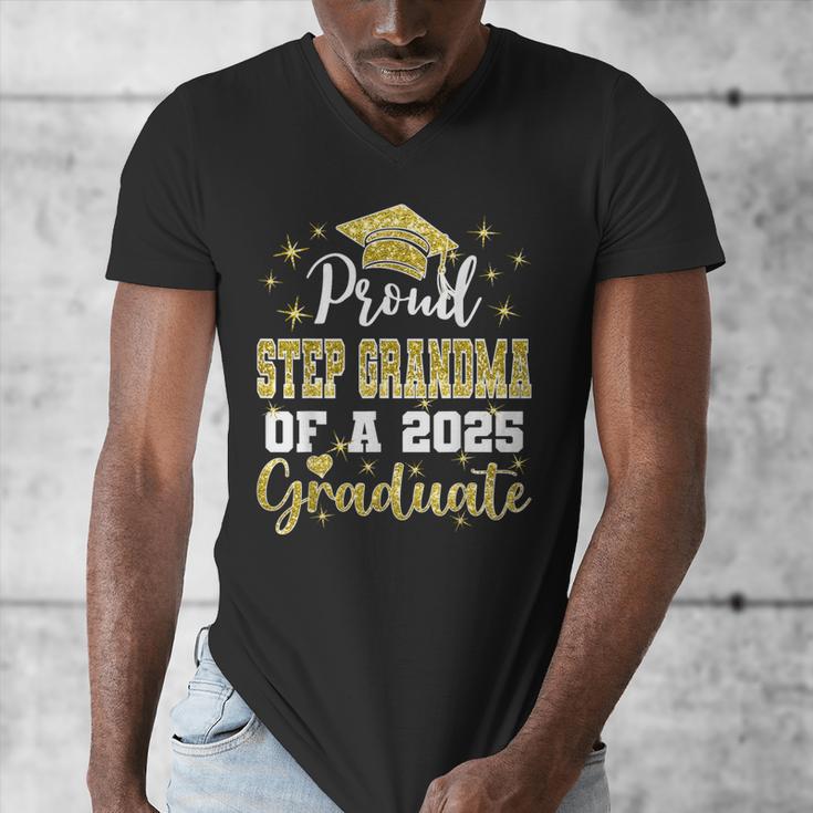 Super Proud Step Grandma Of 2025 Graduate Graduation Family Men's V-Neck T-Shirt