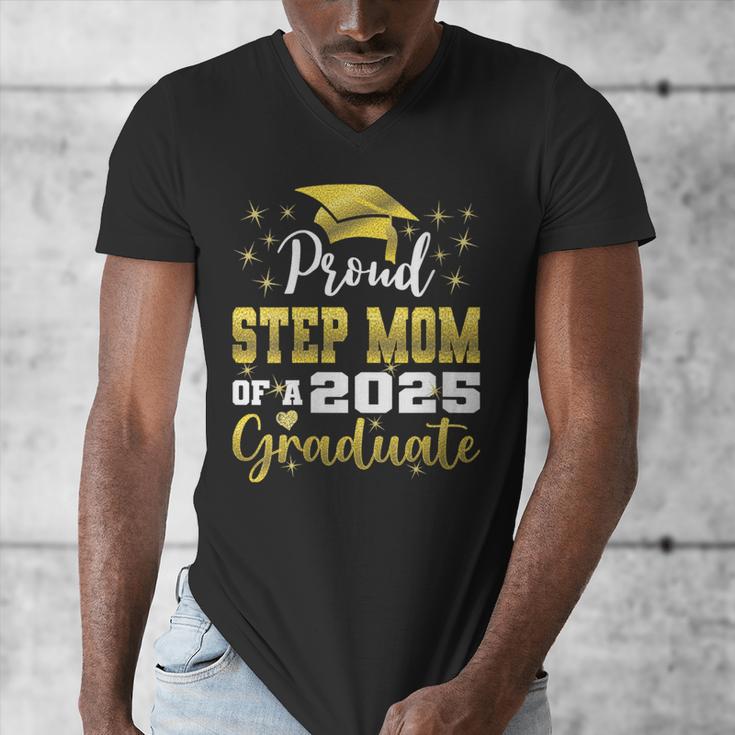 Super Proud Step Mom Of 2025 Graduate Graduation Family Men's V-Neck T-Shirt