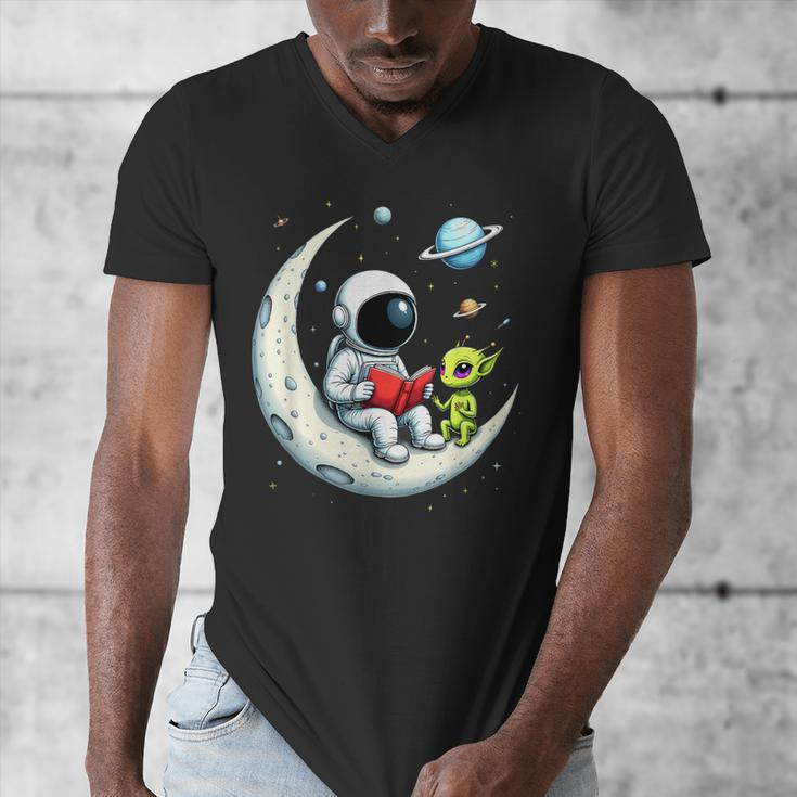 UFO Alien Astronaut Reading Book In Space Men's V-Neck T-Shirt