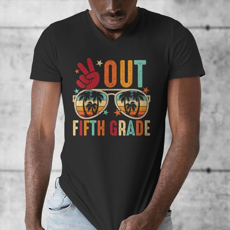 Vintage Peace Out 5th Grade Graduation Last Day Of School Men's V-Neck T-Shirt