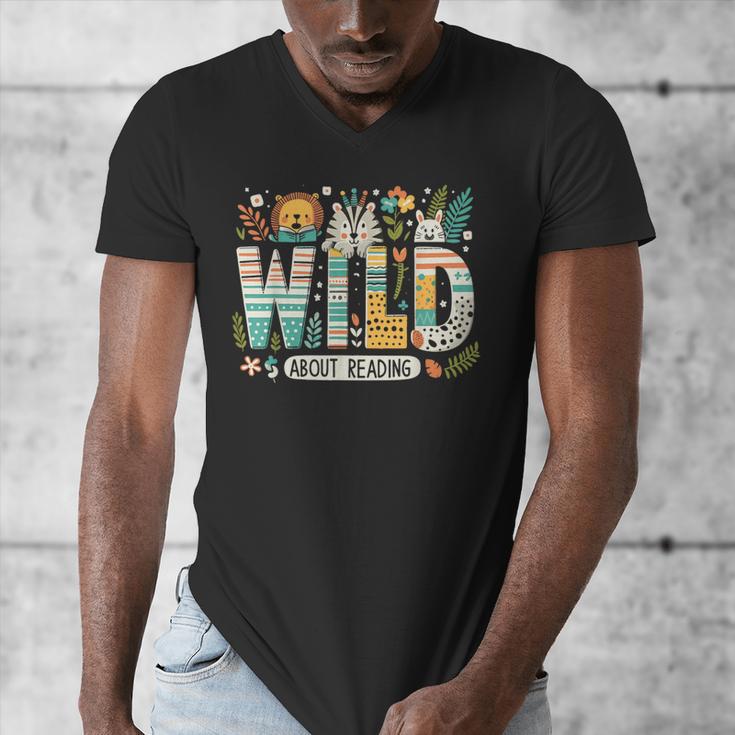 Wild About Reading Bookworm Book Reader Zoo Animals Men's V-Neck T-Shirt