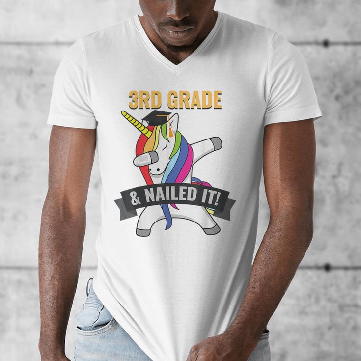 3RD GRADE NAILED IT UNICORN DABBING GRADUATION T-SHIRT Men's V-Neck T-Shirt