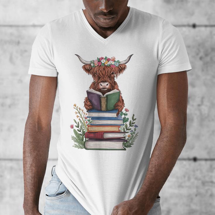 Cute Highland Cow With Book Floral Bookworm Librarian Book Men's V-Neck T-Shirt Cute Highland Cow With Book Floral Bookworm Librarian Book Men's V-Neck T-Shirt