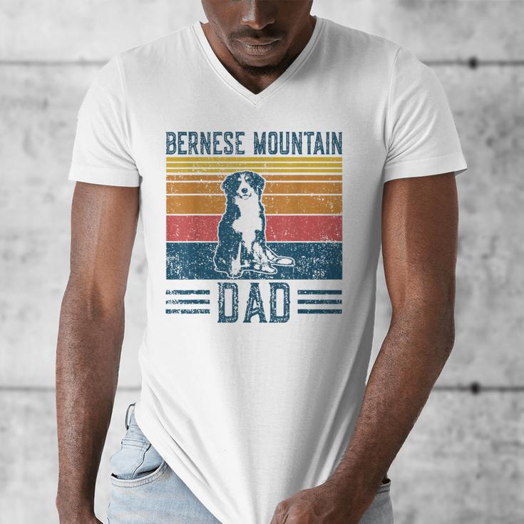 Dog Berner Dad Vintage Bernese Mountain Dad Men's V-Neck T-Shirt