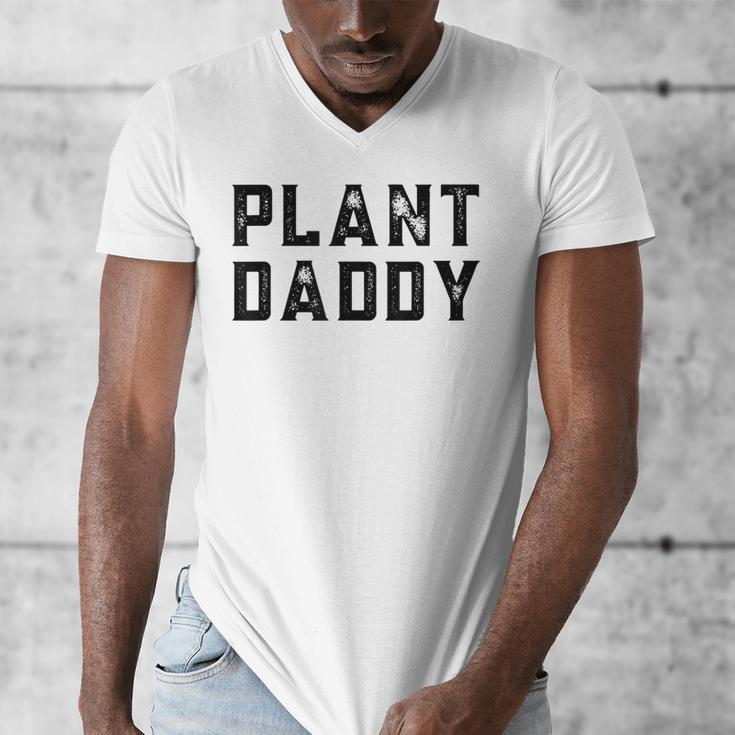 Plant Daddy Dad Gardener Fathers Day Gardening Vintage Men's V-Neck T-Shirt