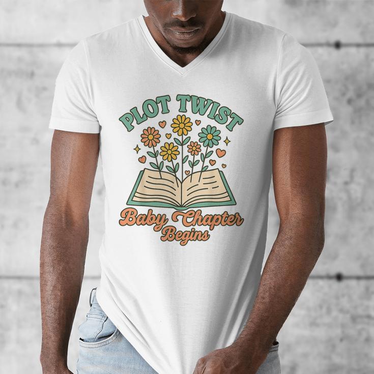 Pregnancy Announcement Book Lover Reveal Pregnant Men's V-Neck T-Shirt