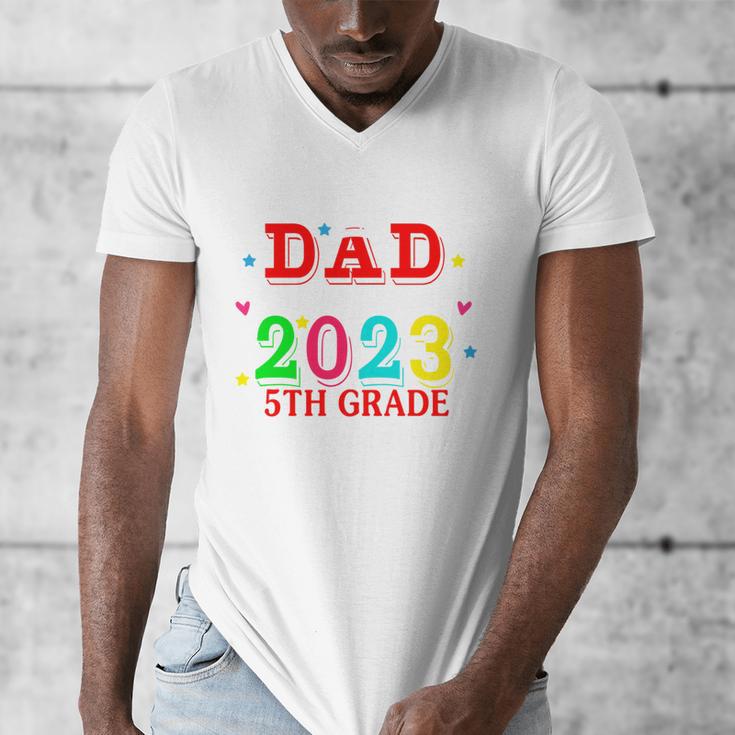 Proud Dad Of A 2023 5th Grade Graduate Graduation Family Men's V-Neck T-Shirt