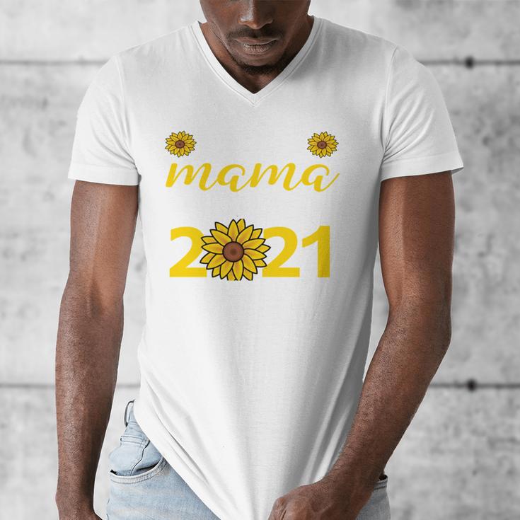 Proud Mama Of a 2021 Graduate Senior Mom 2021 Graduation Men's V-Neck T-Shirt