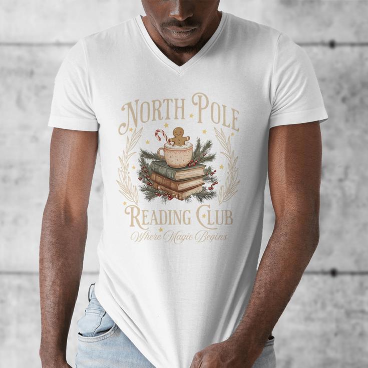 Retro North Pole Reading Club Hot Cocoa Book Lovers Xmas Men's V-Neck T-Shirt