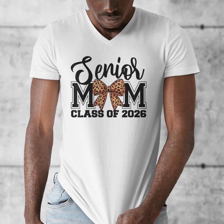 Senior Mom Class Of 2026 Graduation Leopard Coquette Bow Men's V-Neck T-Shirt