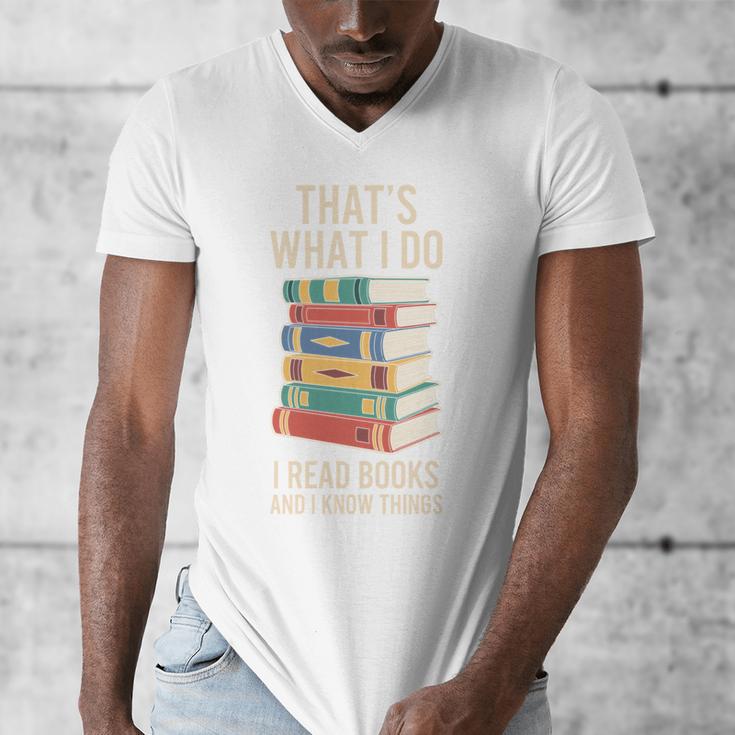 That's What i Do i Read Books And i Know Things Cute Graphic Men's V-Neck T-Shirt