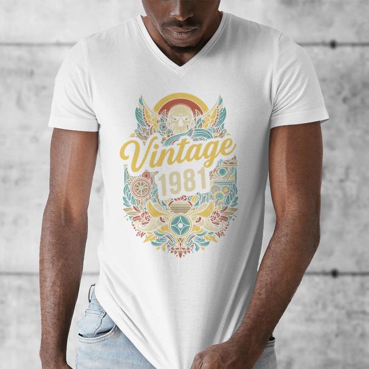 Vintage 1981 Retro Badge Nostalgia Eighties Compass Skull Men's V-Neck T-Shirt