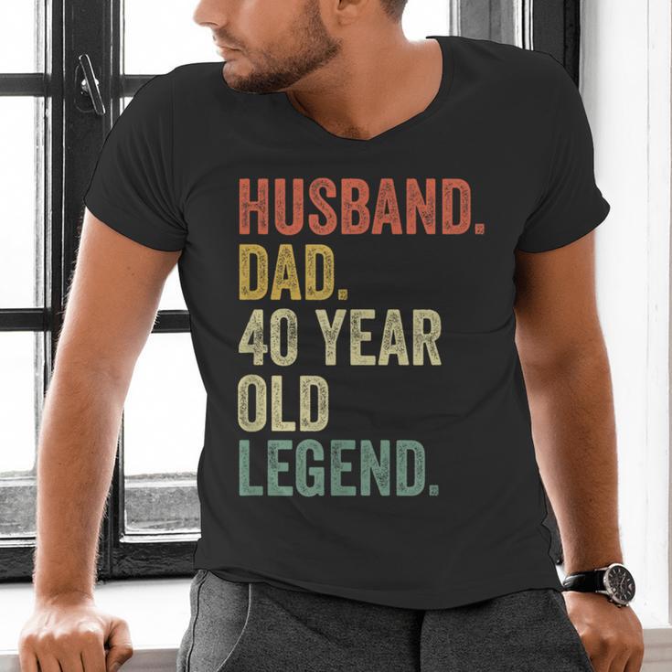 40th Birthday For Men Vintage Dad 1980 Men's V-Neck T-Shirt