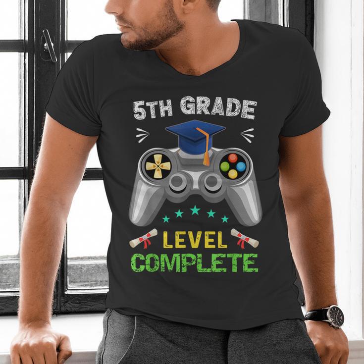 5th Grade Level Complete Gaming Graduation Class 2023 Gamer Men's V-Neck T-Shirt