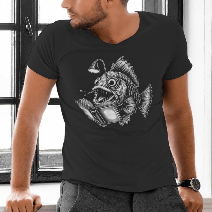 Anglerfish Reading Book Art Men's V-Neck T-Shirt Anglerfish Reading Book Art Men's V-Neck T-Shirt