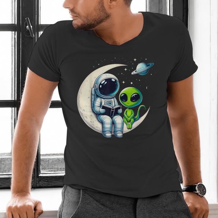 Astronaut Reading Book To Alien Shirt Moon Space Lover Kids Men's V-Neck T-Shirt Astronaut Reading Book To Alien Shirt Moon Space Lover Kids Men's V-Neck T-Shirt