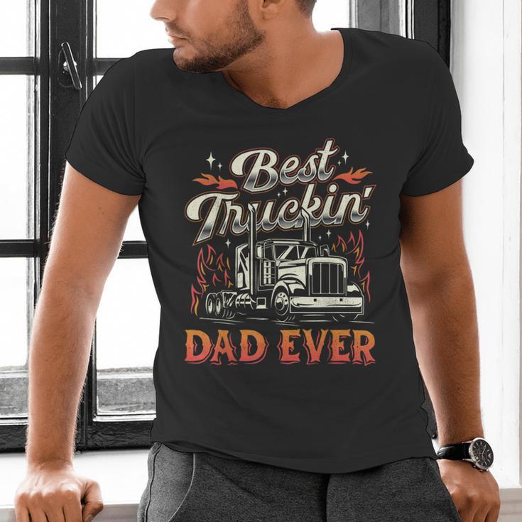 Best Truckin Dad Ever Trucker Truck Driver Father's Day Men Men's V-Neck T-Shirt