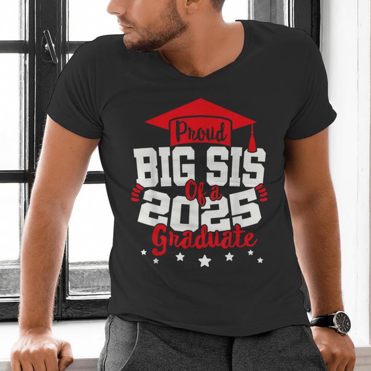 Big Sis Of a 2025 Graduate Class Senior Graduation Grad 25 Men's V-Neck T-Shirt