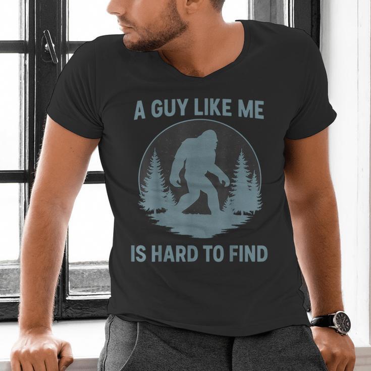 Bigfoot A Guy Like Me Is Hard To Find Forest Men Dad Men's V-Neck T-Shirt