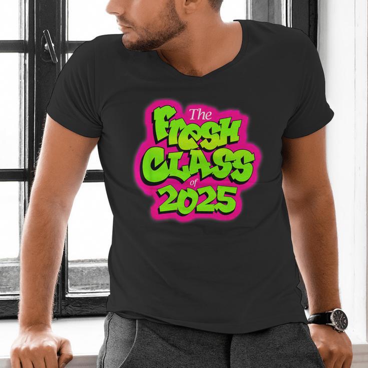 Class Of 2025 Senior Fresh 90s TV Style Retro Graduation Men's V-Neck T-Shirt