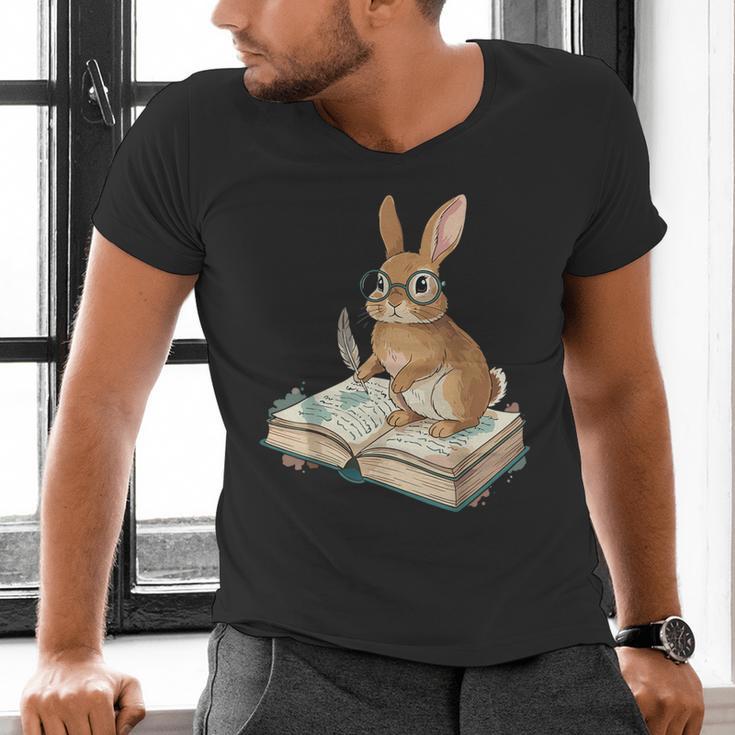 Cute Bunny Reading Book Glasses Bookworm Men's V-Neck T-Shirt