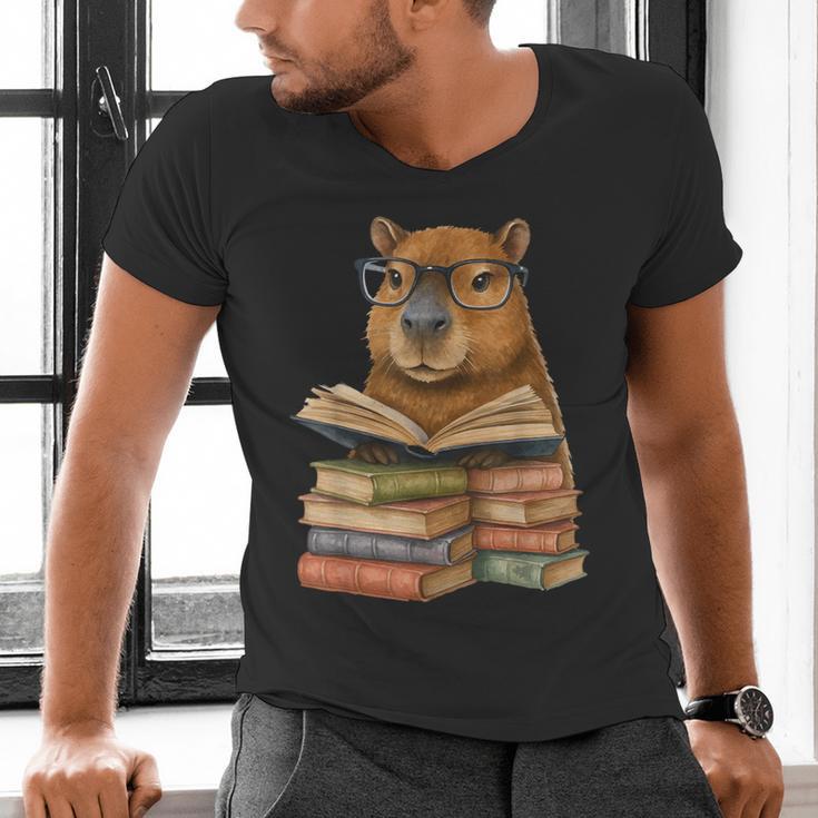 Cute Capybara Reading Books Animal Capybara Bookworms Men's V-Neck T-Shirt