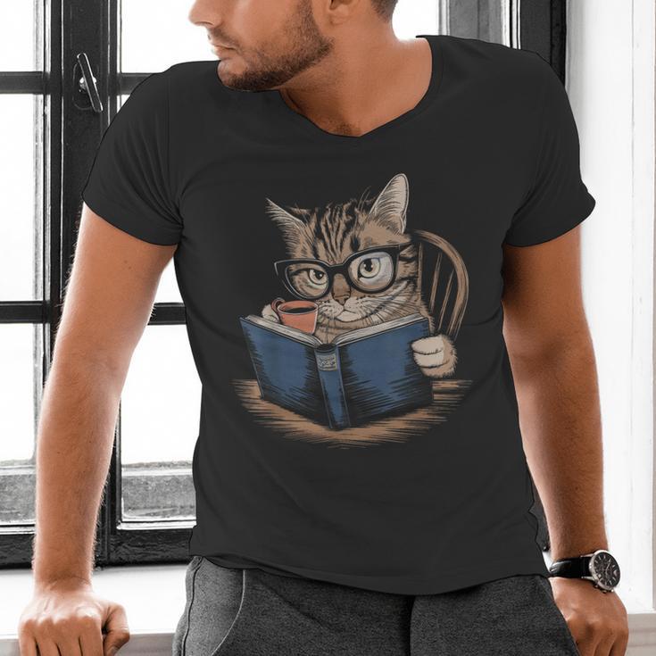 Cute Cat Reading Books With Tea Men's V-Neck T-Shirt
