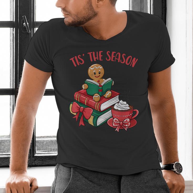 Cute Gingerbread Man Reading Book Nerd Christmas Bookish Men's V-Neck T-Shirt Cute Gingerbread Man Reading Book Nerd Christmas Bookish Men's V-Neck T-Shirt