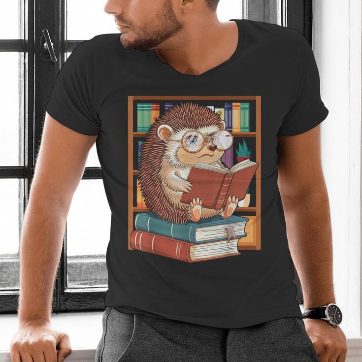 Cute Hedgehog Book Nerd Men's V-Neck T-Shirt
