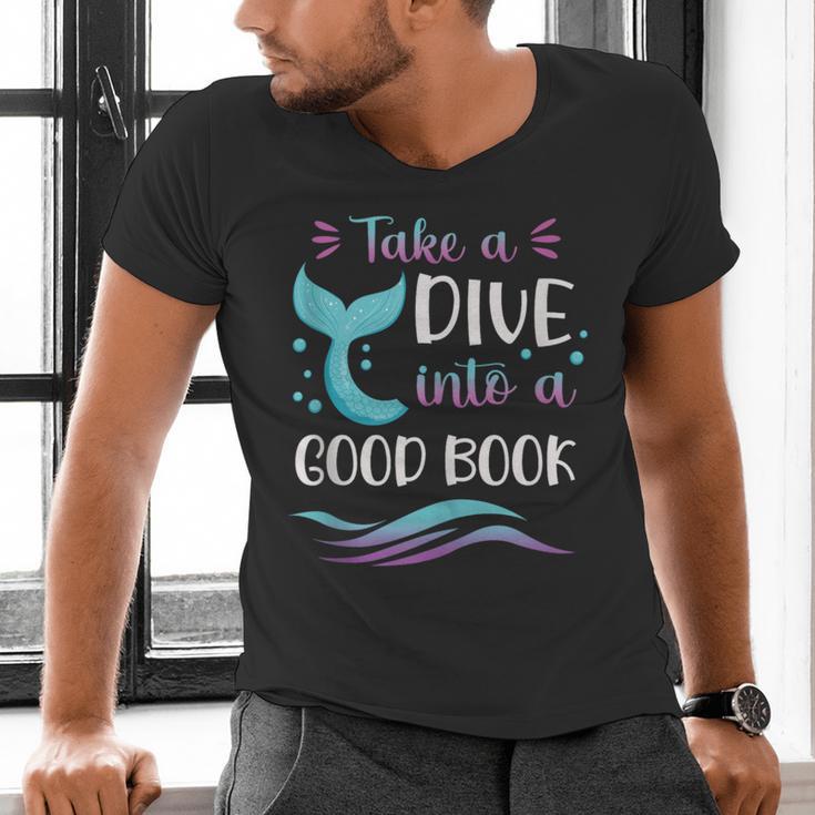 Cute Mermaid Librarian Teacher Dive Into A Good Book Reading Men's V-Neck T-Shirt Cute Mermaid Librarian Teacher Dive Into A Good Book Reading Men's V-Neck T-Shirt