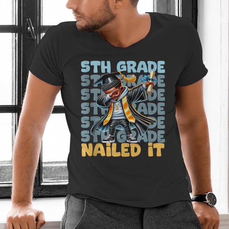 Dabbing Graduation Boy 5th Grade Nailed It Class Of 2025 Men's V-Neck T-Shirt
