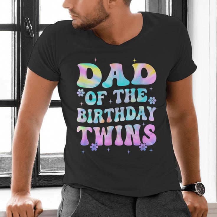 Dad Of The Birthday Twins Girls Kids Party Retro Bday Men's V-Neck T-Shirt
