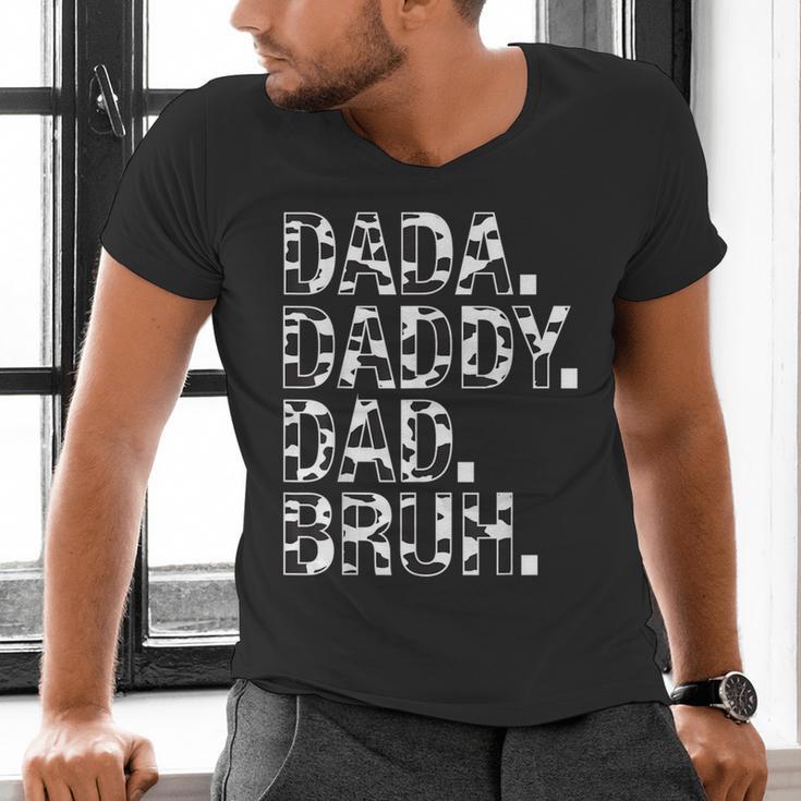 Dad Dada Daddy Bruh Papa Cow Daddy Love Cows Dad Cow Print Men's V-Neck T-Shirt