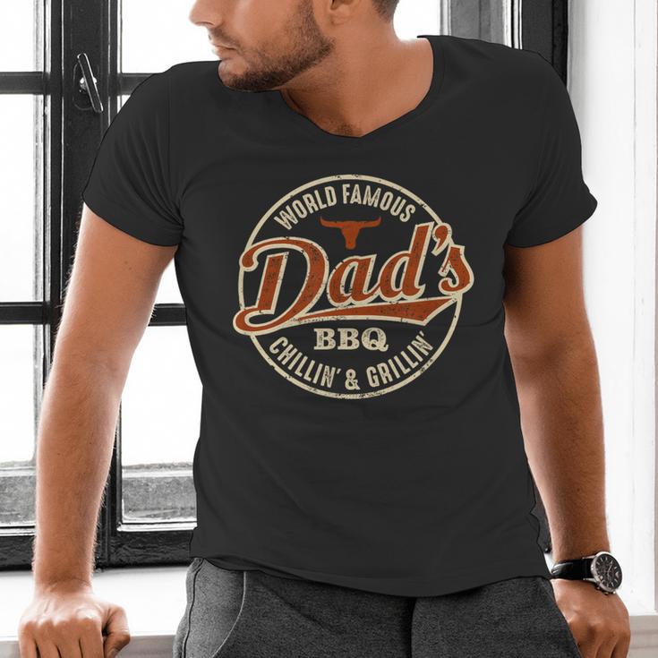 Dad's BBQ Chilling And Grilling Vintage Men's V-Neck T-Shirt