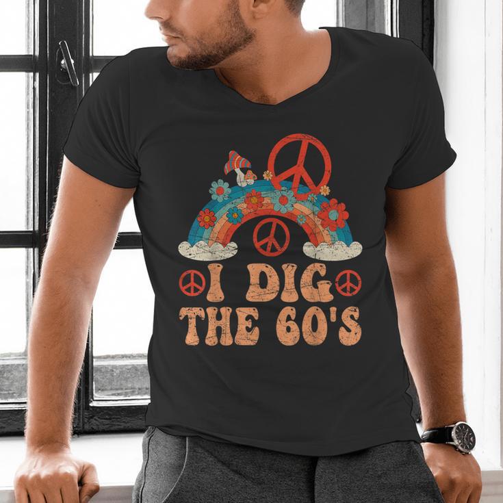 I Dig The 60s Aesthetic Nostalgia 1960's Retro 60s Party Men's V-Neck T-Shirt I Dig The 60s Aesthetic Nostalgia 1960's Retro 60s Party Men's V-Neck T-Shirt