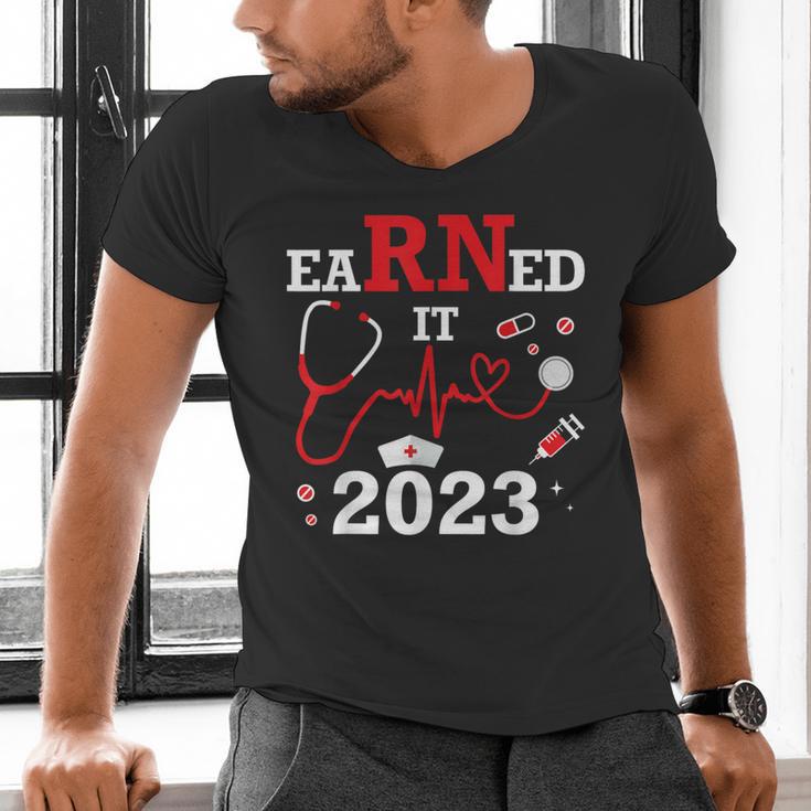 Earned It 2023 For Nurse Graduation Or RN LPN Class Of Men's V-Neck T-Shirt