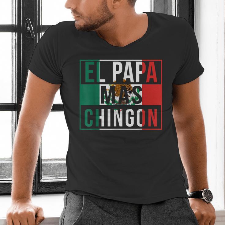 El Papa Mas Chingon Best Mexican Dad Men's V-Neck T-Shirt