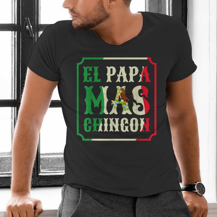El Papa Mas Chingon Best Mexican Great Dad Men's V-Neck T-Shirt