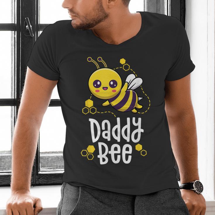 Family Bee Shirts Dad Daddy First Bee Day Outfit Birthday Men's V-Neck T-Shirt